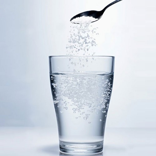 Nước muối điều trị nhiệt miệng hiệu quả