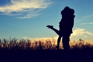 15 Dấu hiệu chứng tỏ chàng đã nghiện bạn say đắm