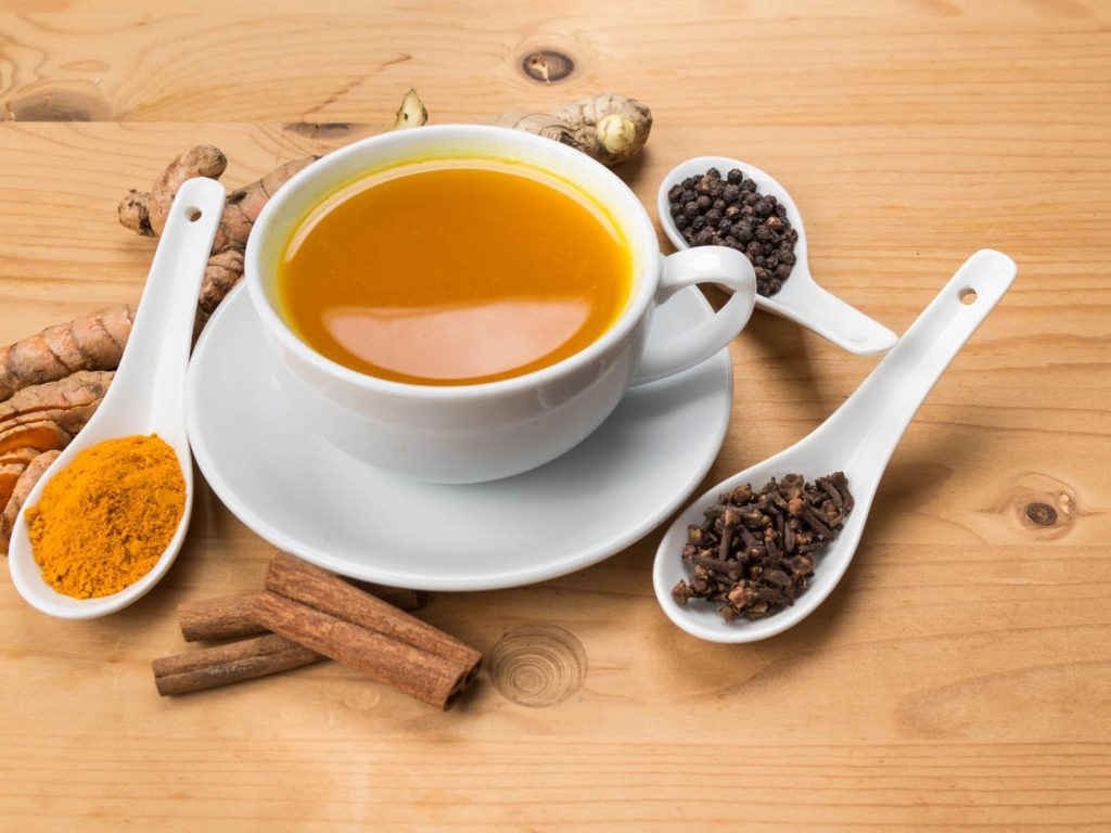 Uống trà húng lủi để giảm sự phát triển của lông