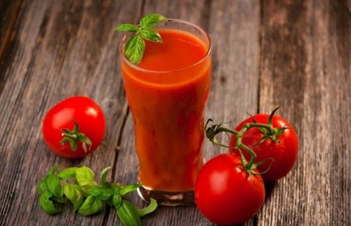 Nước ép cà chua giàu vitamin hỗ trợ tốt cho tim mạch